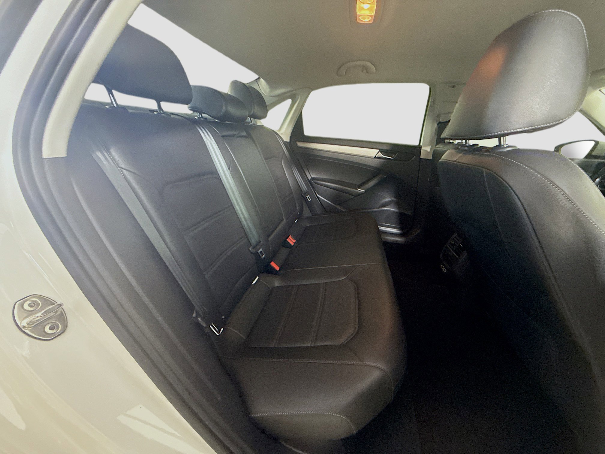 Used 2020 Volkswagen Passat 2.0T SE image 27