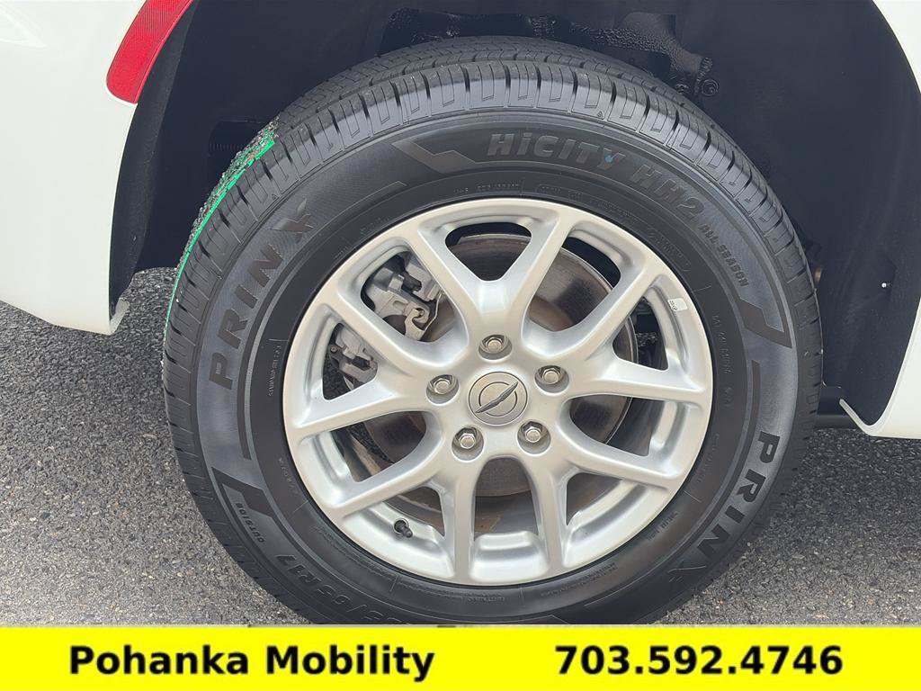Used 2024 Chrysler Pacifica Touring-L FWD image 31
