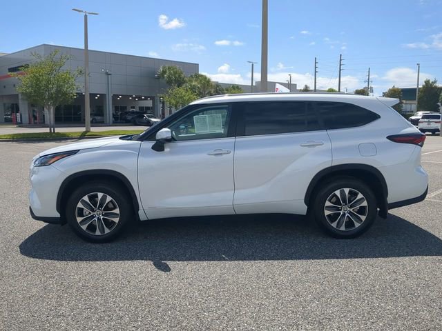 Certified 2025 Toyota Highlander XLE image 7