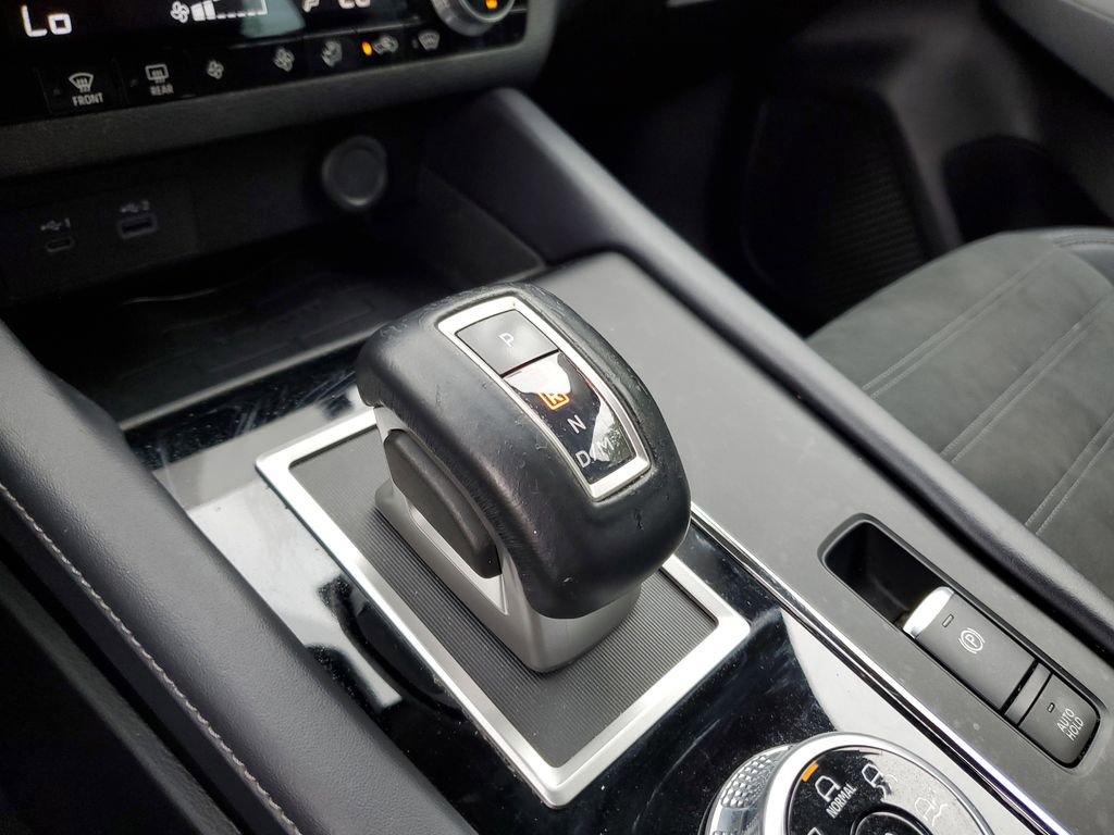 Used 2023 Mitsubishi Outlander SE Black Edition image 30