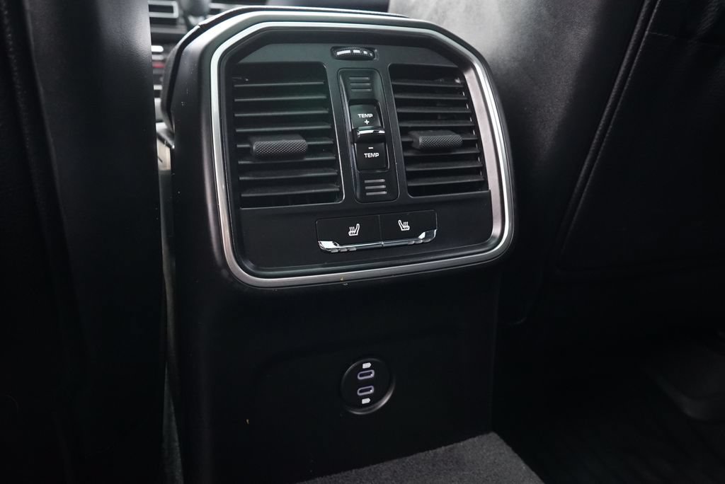 Used 2024 Porsche Macan AWD/4WD image 12