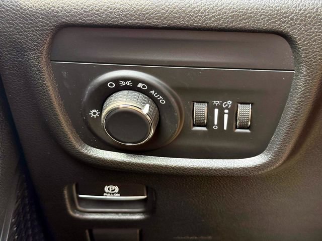 Used 2023 Jeep Grand Cherokee L Laredo AWD/4WD image 21