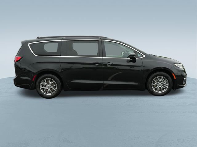 Used 2021 Chrysler Pacifica Touring FWD image 9