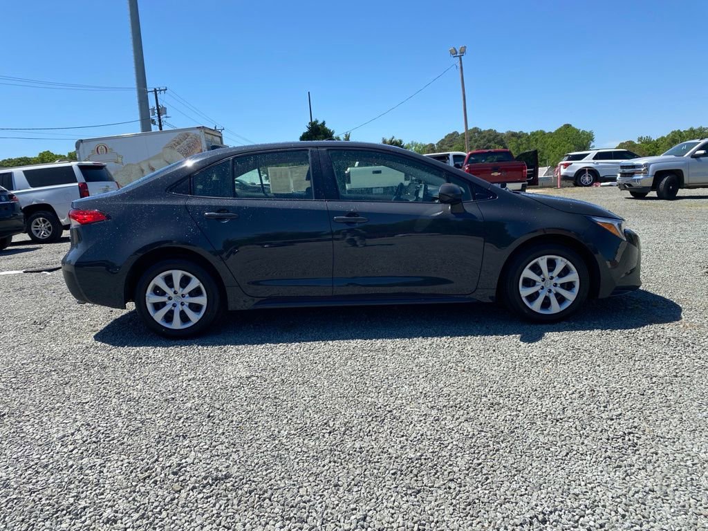 Used 2023 Toyota Corolla LE FWD image 2