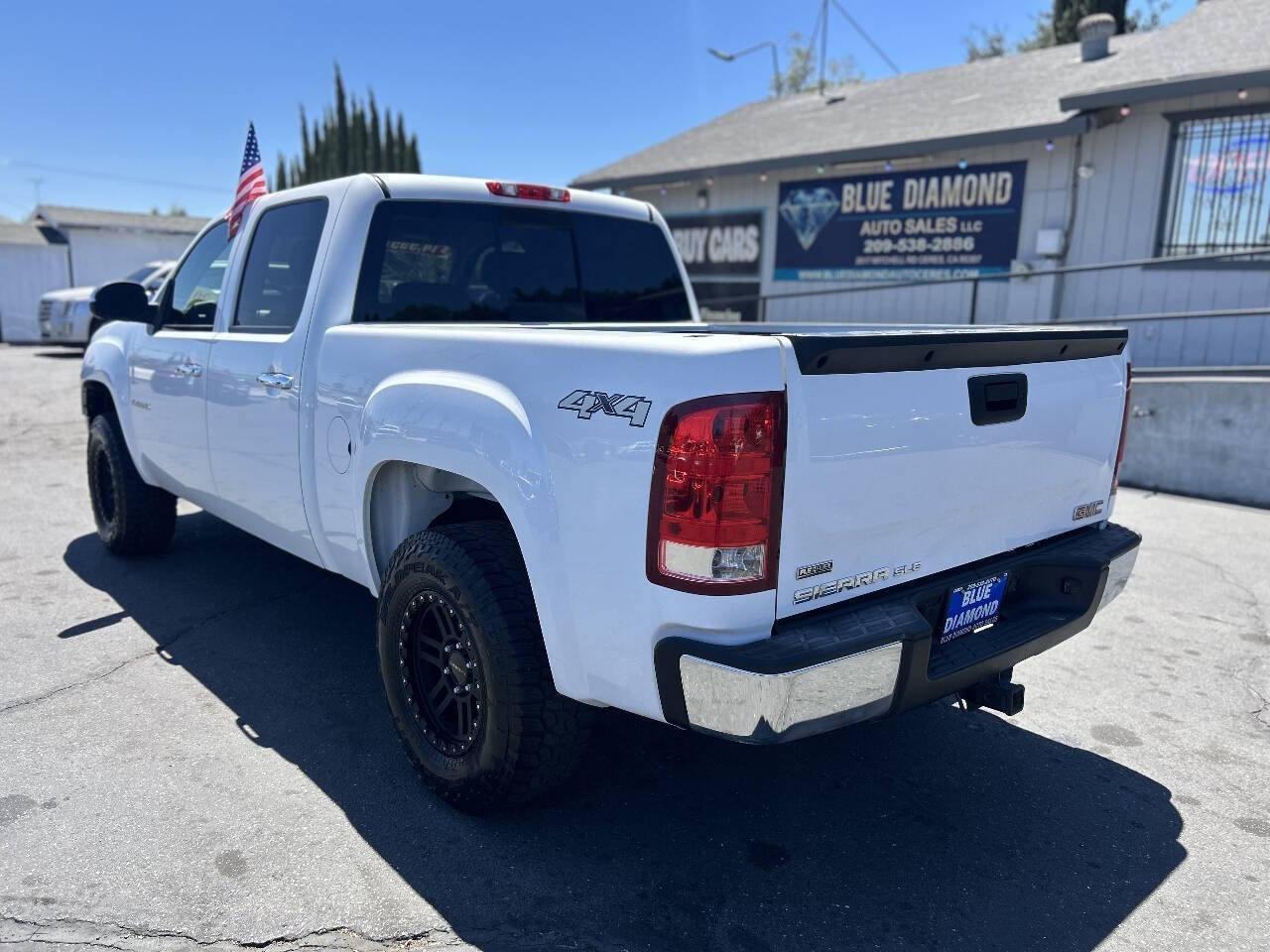 Used 2011 GMC Sierra 1500 SLE w/ Regional Value Package AWD/4WD image 4