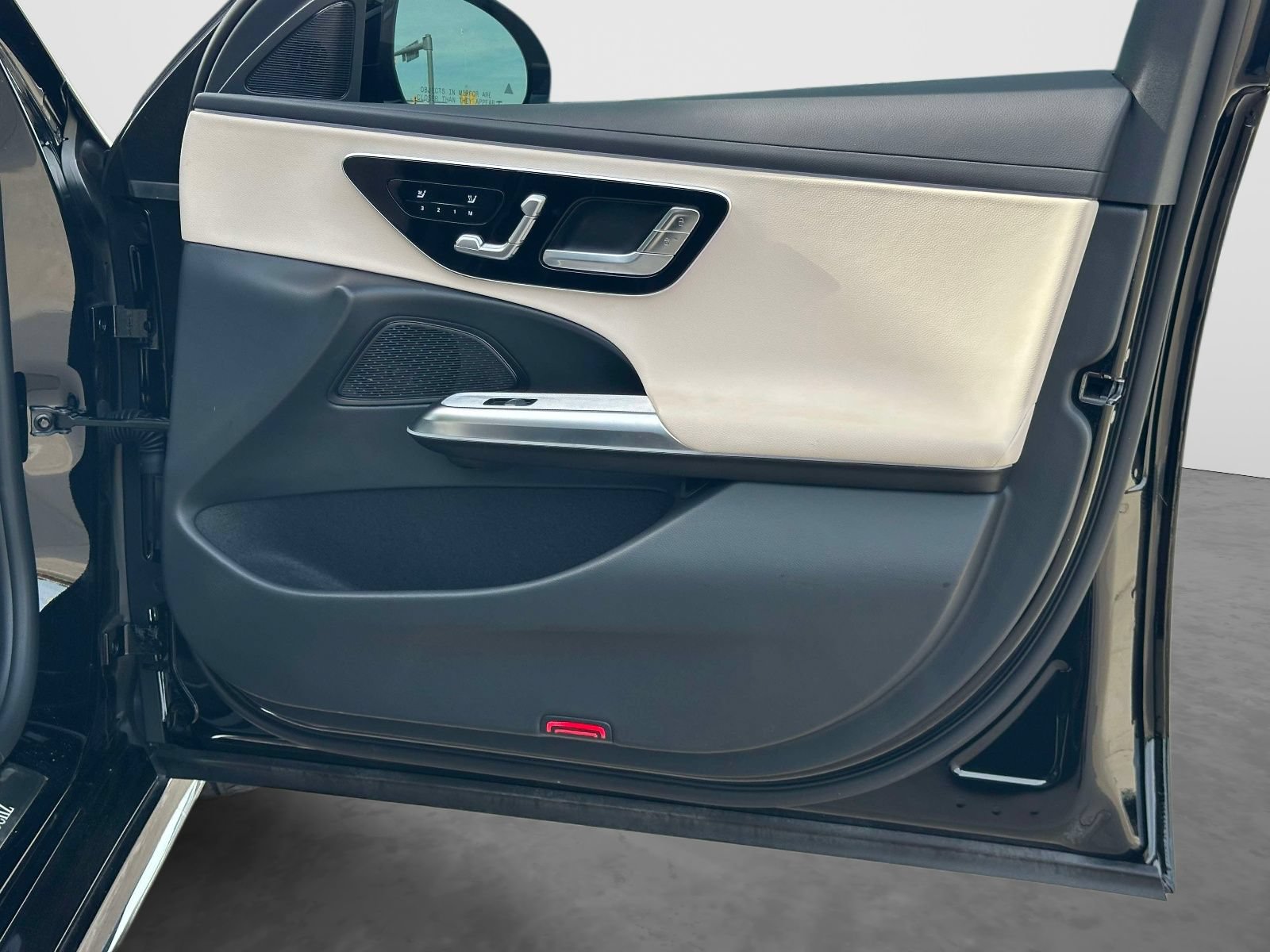 Used 2025 Mercedes-Benz E 350 4MATIC Sedan image 9