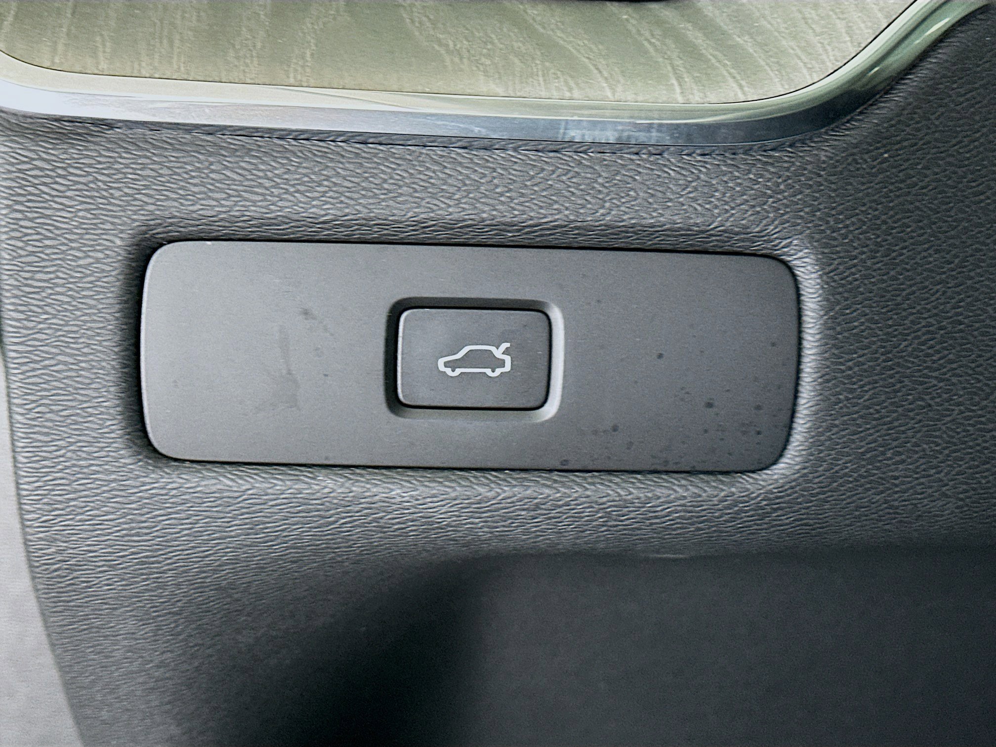 Used 2025 Volvo XC60 B5 Plus image 17