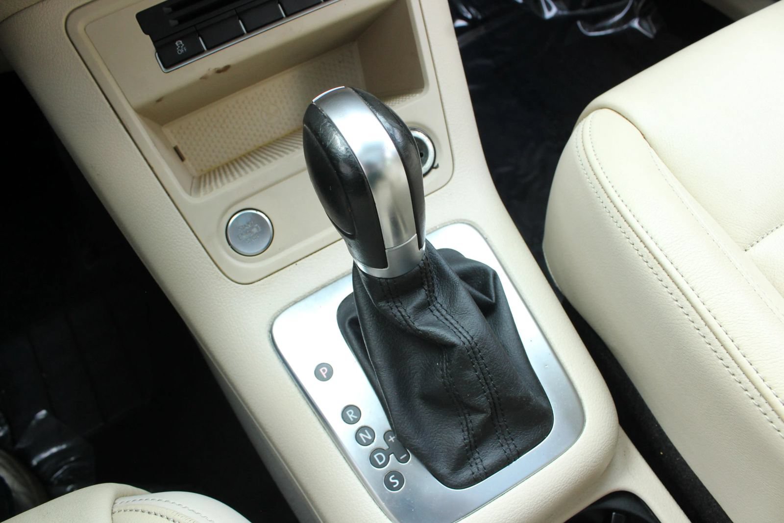 Used 2013 Volkswagen Tiguan SEL FWD image 45