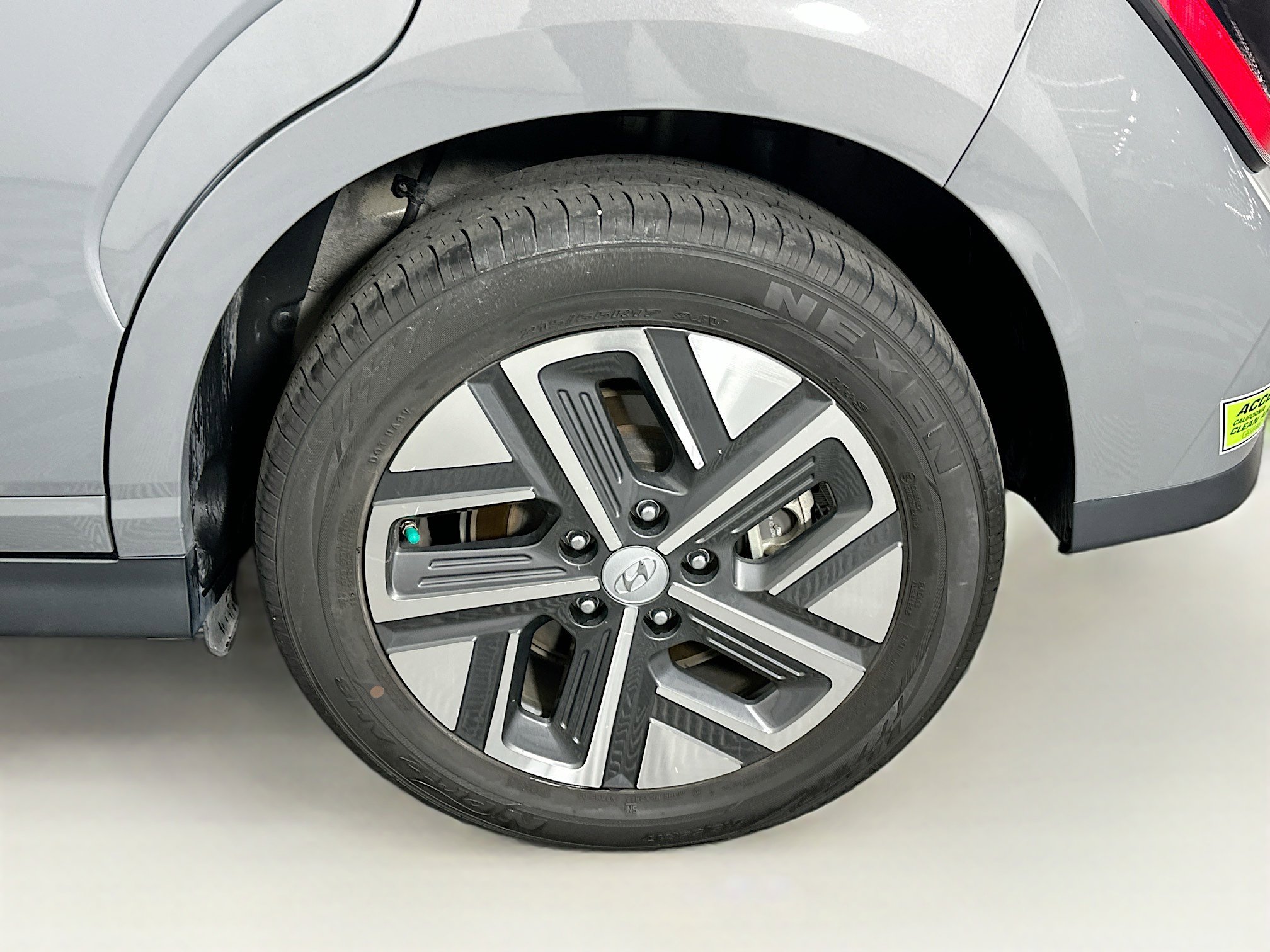 Used 2023 Hyundai Kona SE w/ Cargo Package image 11