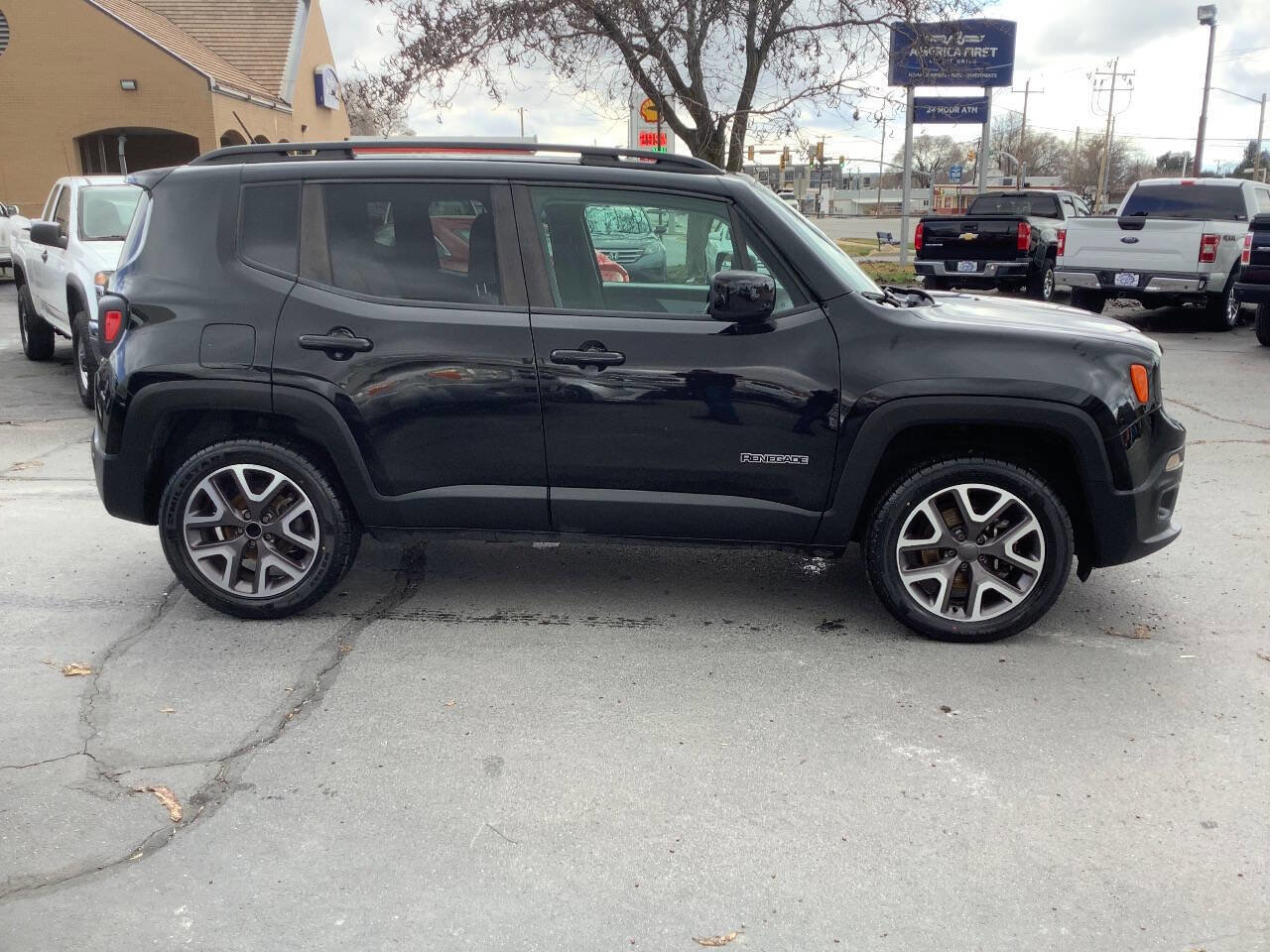 Used 2015 Jeep Renegade Latitude w/ Popular Equipment Group AWD/4WD image 10