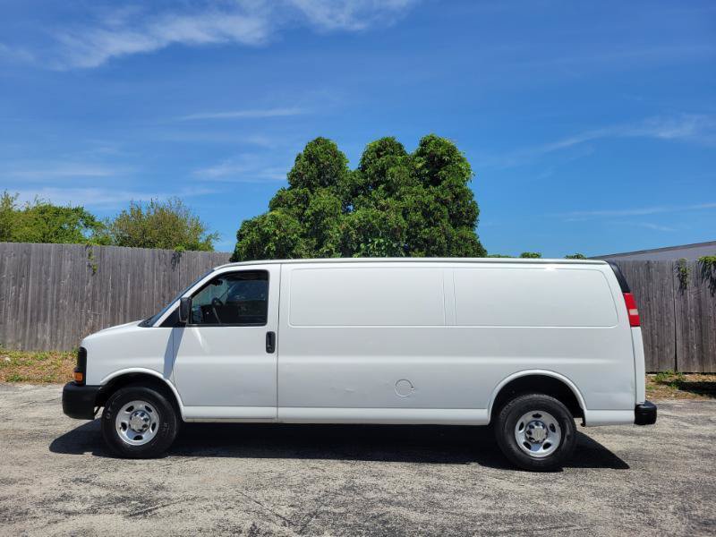 Used 2011 Chevrolet Express 3500 Extended RWD image 11
