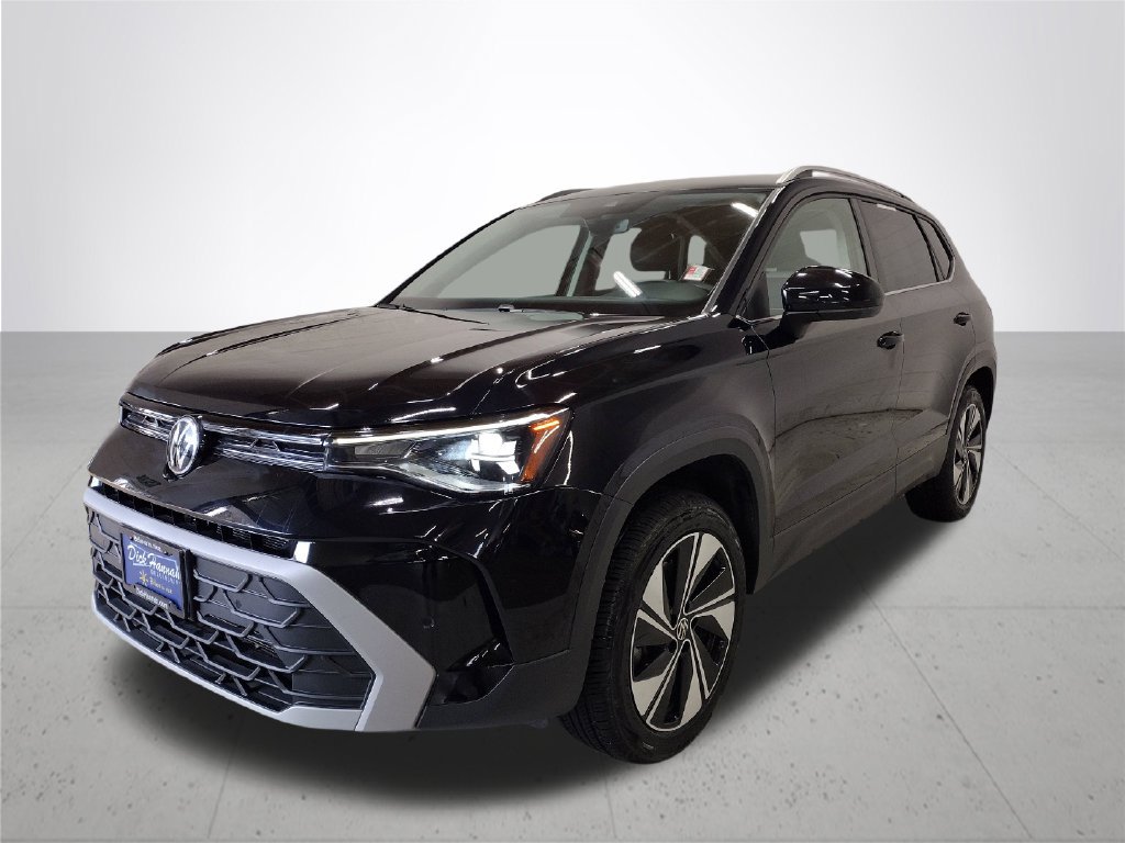 Used 2025 Volkswagen Taos SE AWD/4WD image 2