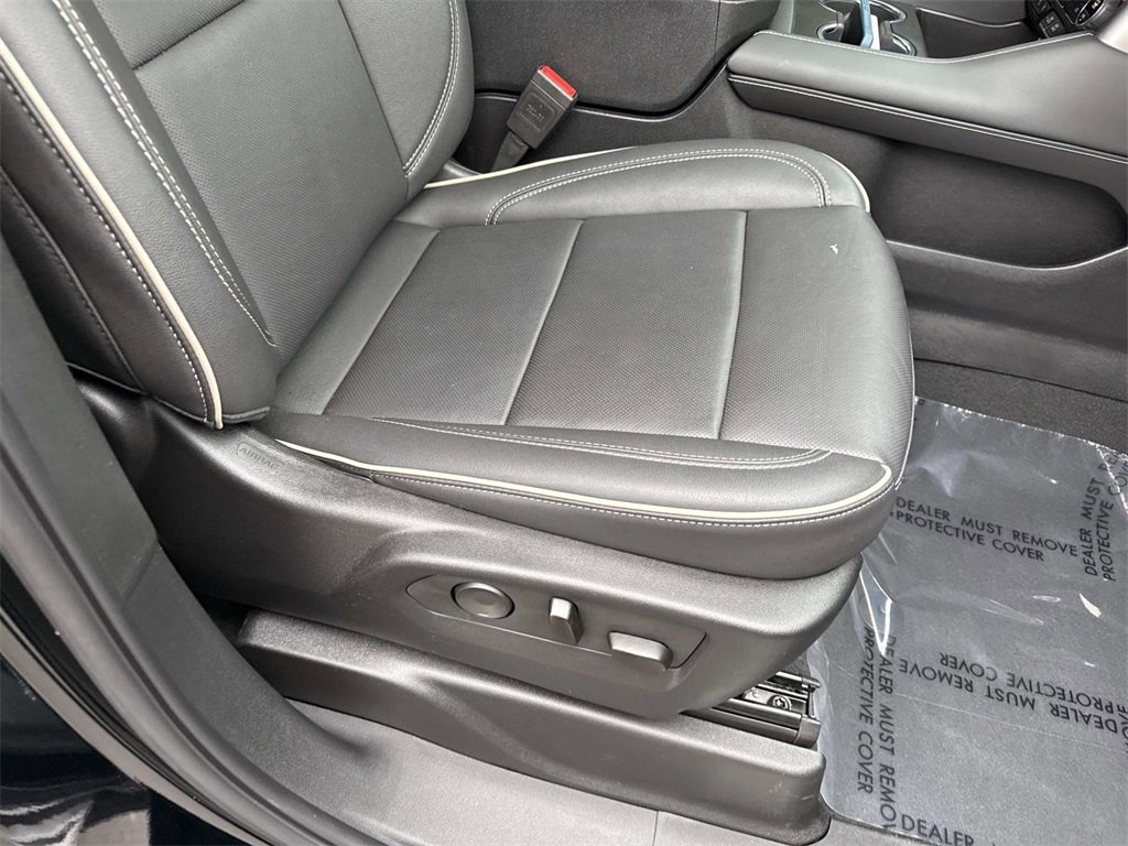 Used 2024 Chevrolet Suburban Premier image 12