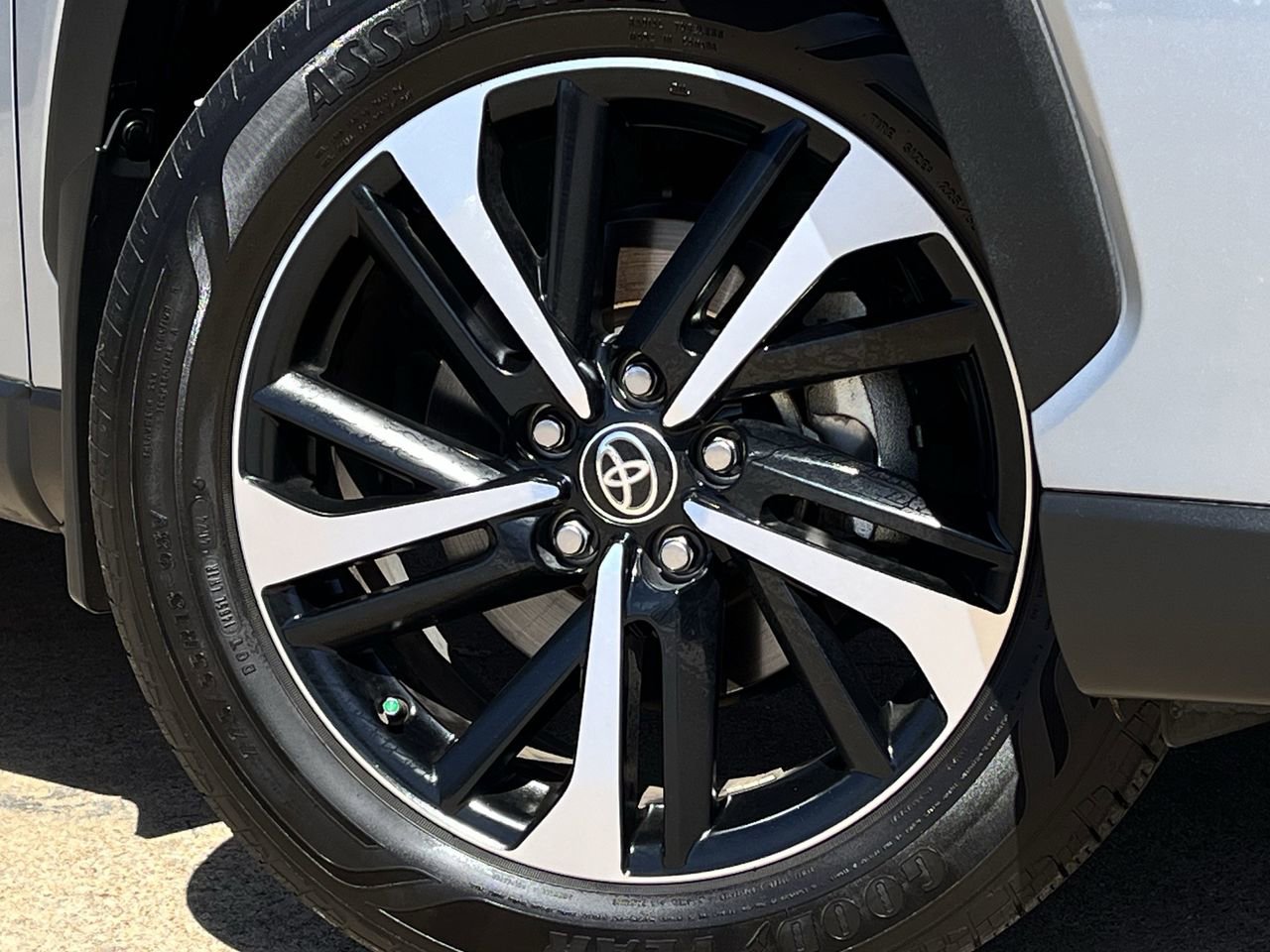 Used 2025 Toyota Corolla Cross AWD Hybrid w/ Convenience Package image 30