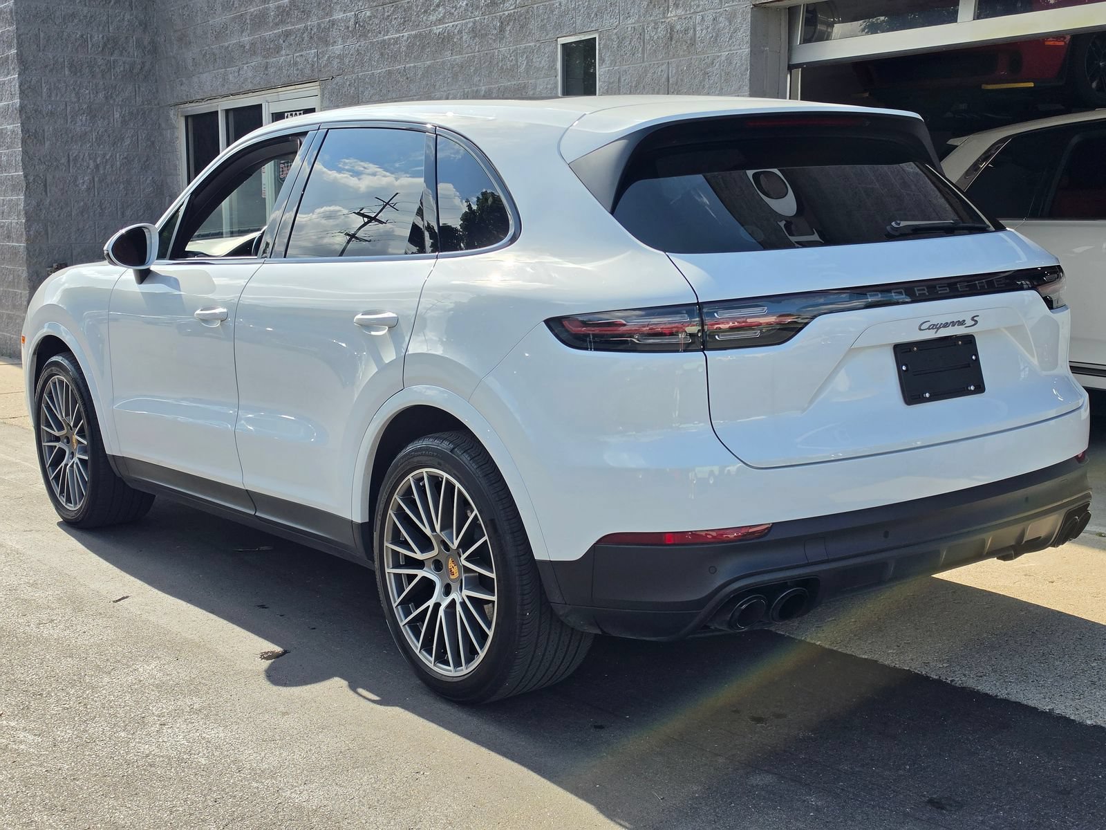 Used 2023 Porsche Cayenne S Platinum AWD/4WD image 4