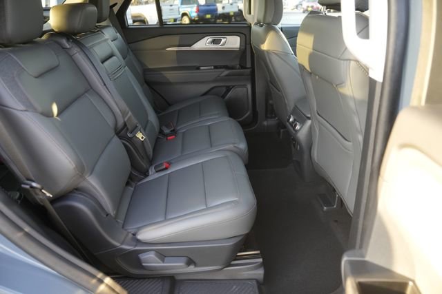 Used 2025 Ford Explorer Active w/ Active Comfort Package image 17