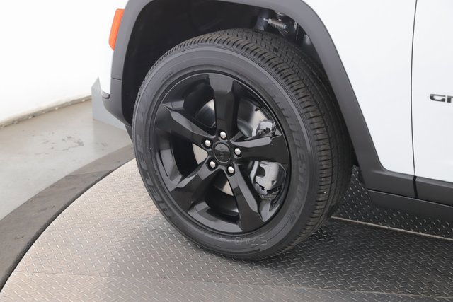 New 2025 Jeep Grand Cherokee L Altitude image 13