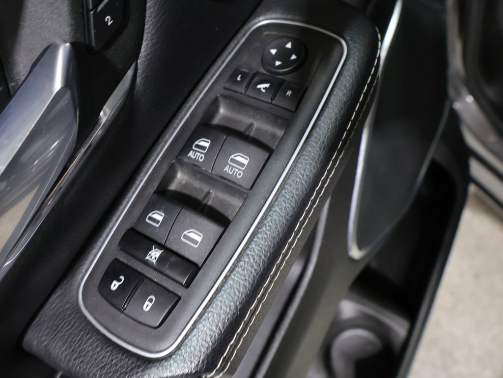 Used 2024 RAM 1500 Laramie AWD/4WD image 17