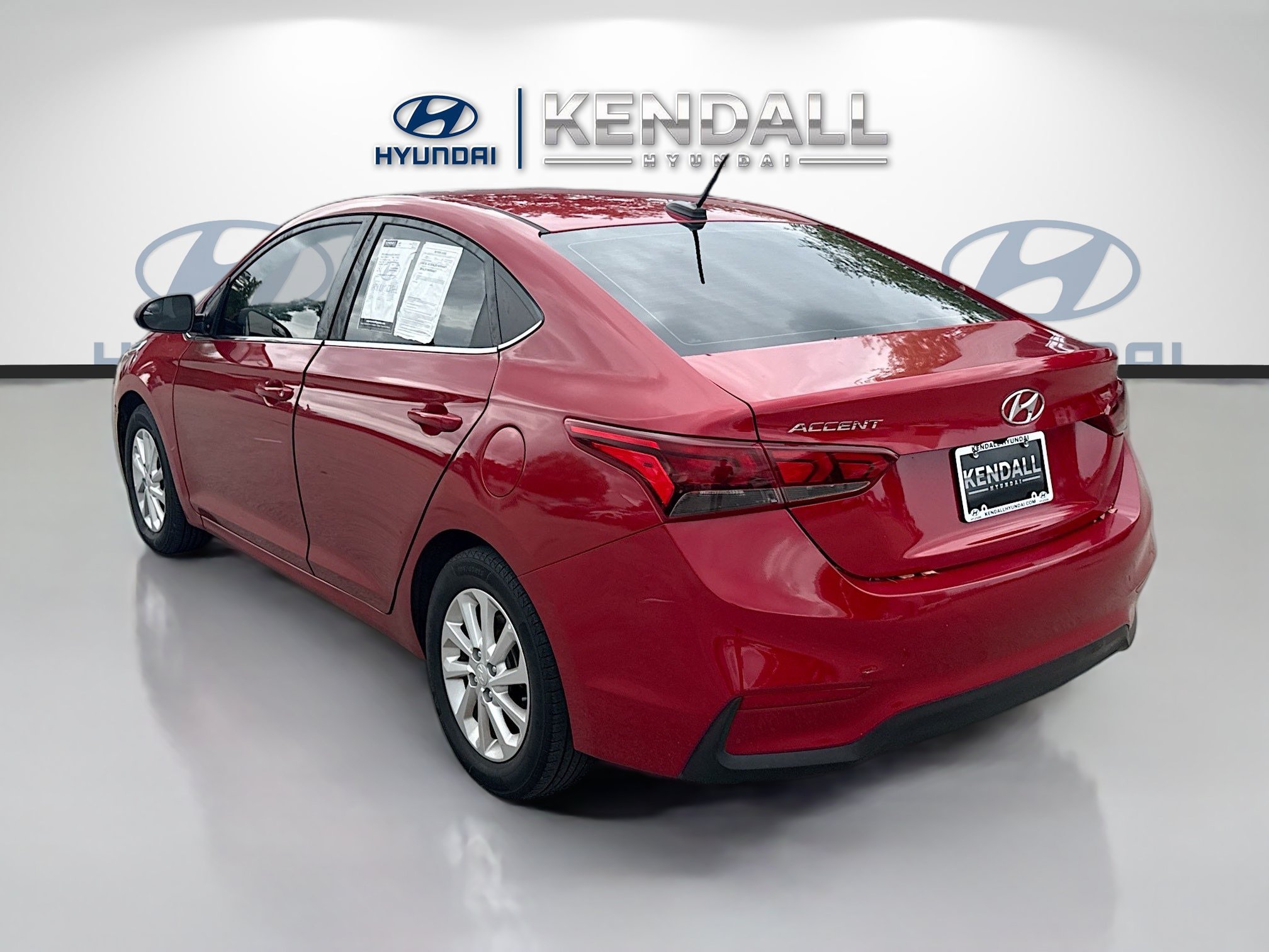 Used 2022 Hyundai Accent SEL FWD image 2