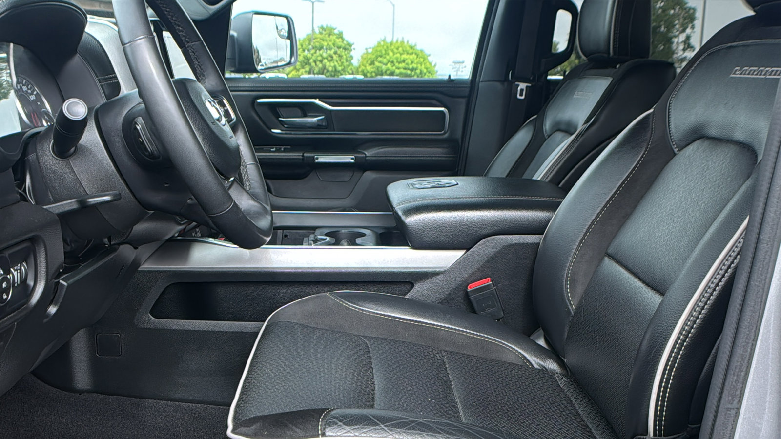 Used 2025 RAM 1500 Laramie AWD/4WD image 23