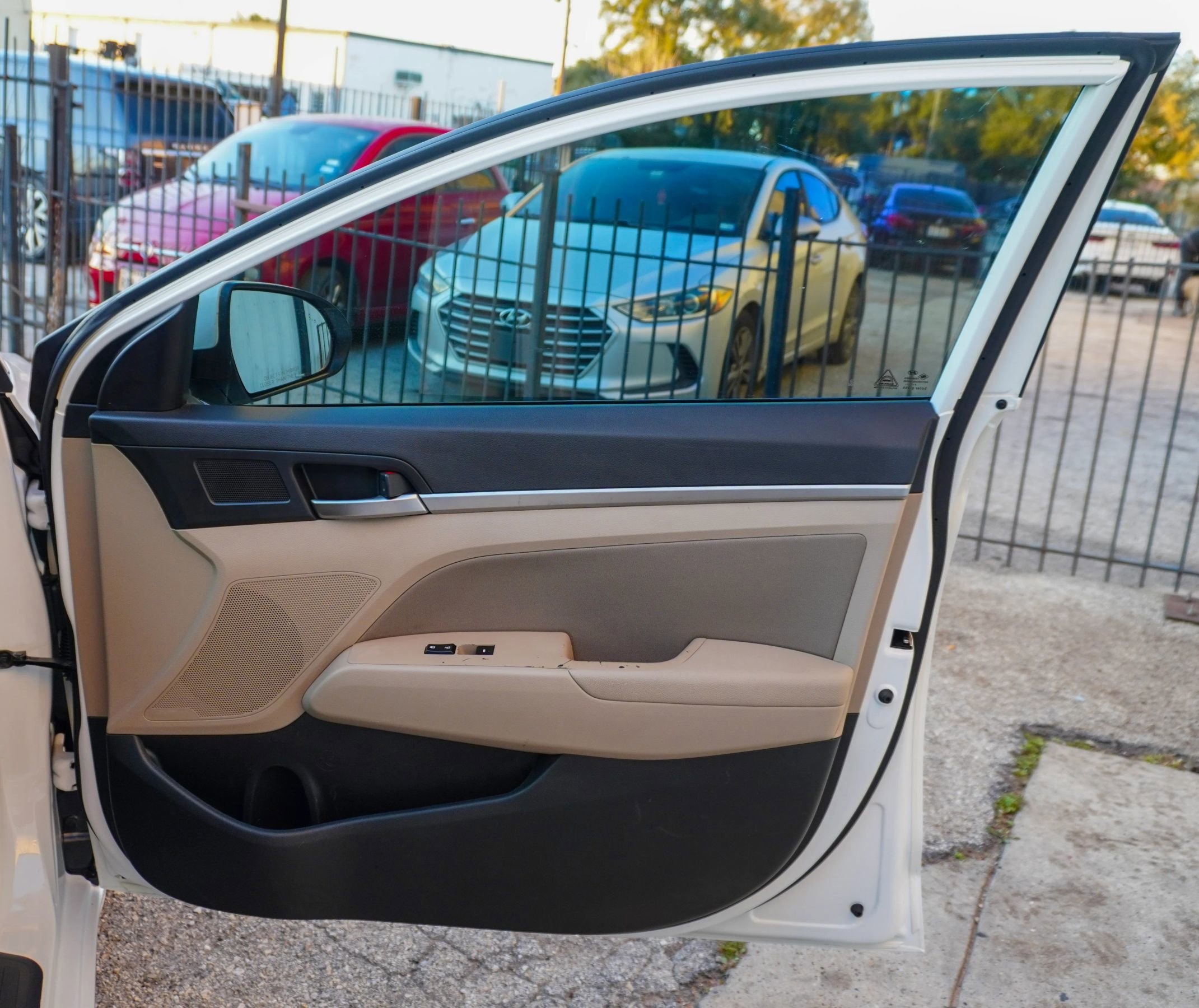 Used 2020 Hyundai Elantra ECO image 17