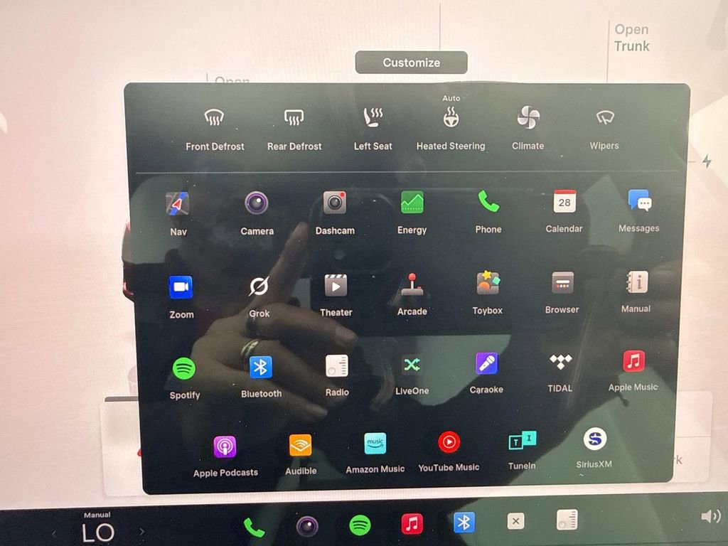 Used 2022 Tesla Model Y Long Range image 30