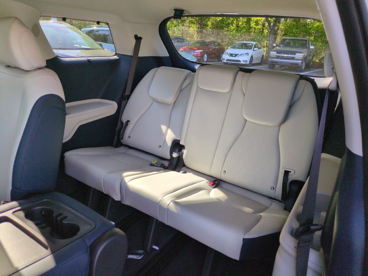 New 2026 Kia Carnival EX FWD image 34