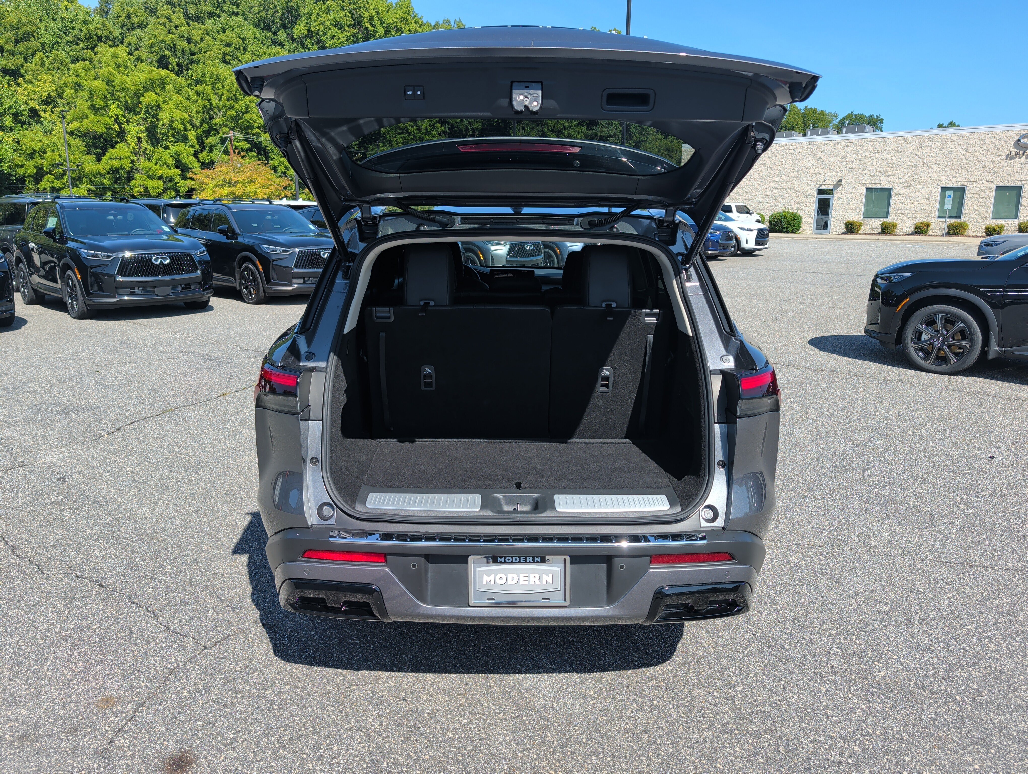 Used 2023 INFINITI QX60 Luxe w/ Cargo Package FWD image 15
