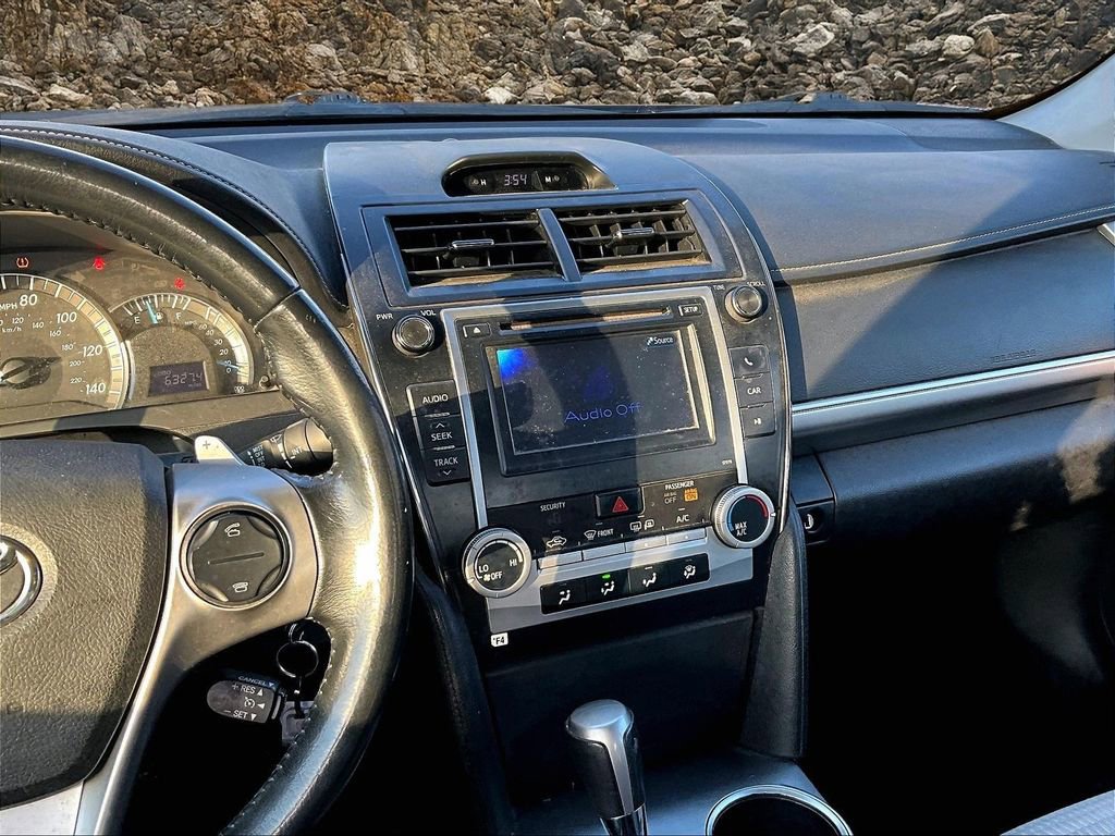 Used 2014 Toyota Camry SE image 3