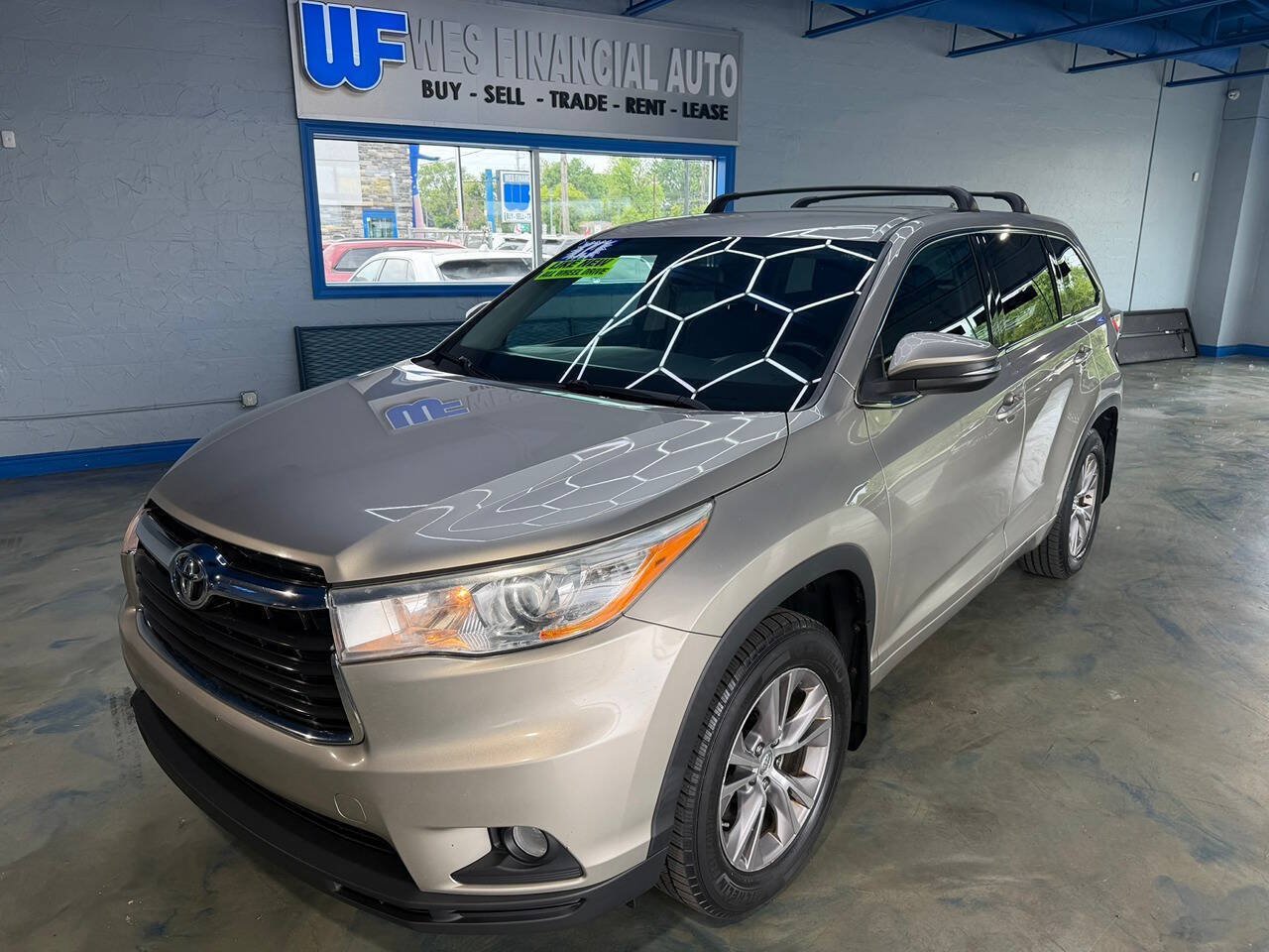 Used 2014 Toyota Highlander LE AWD/4WD image 8
