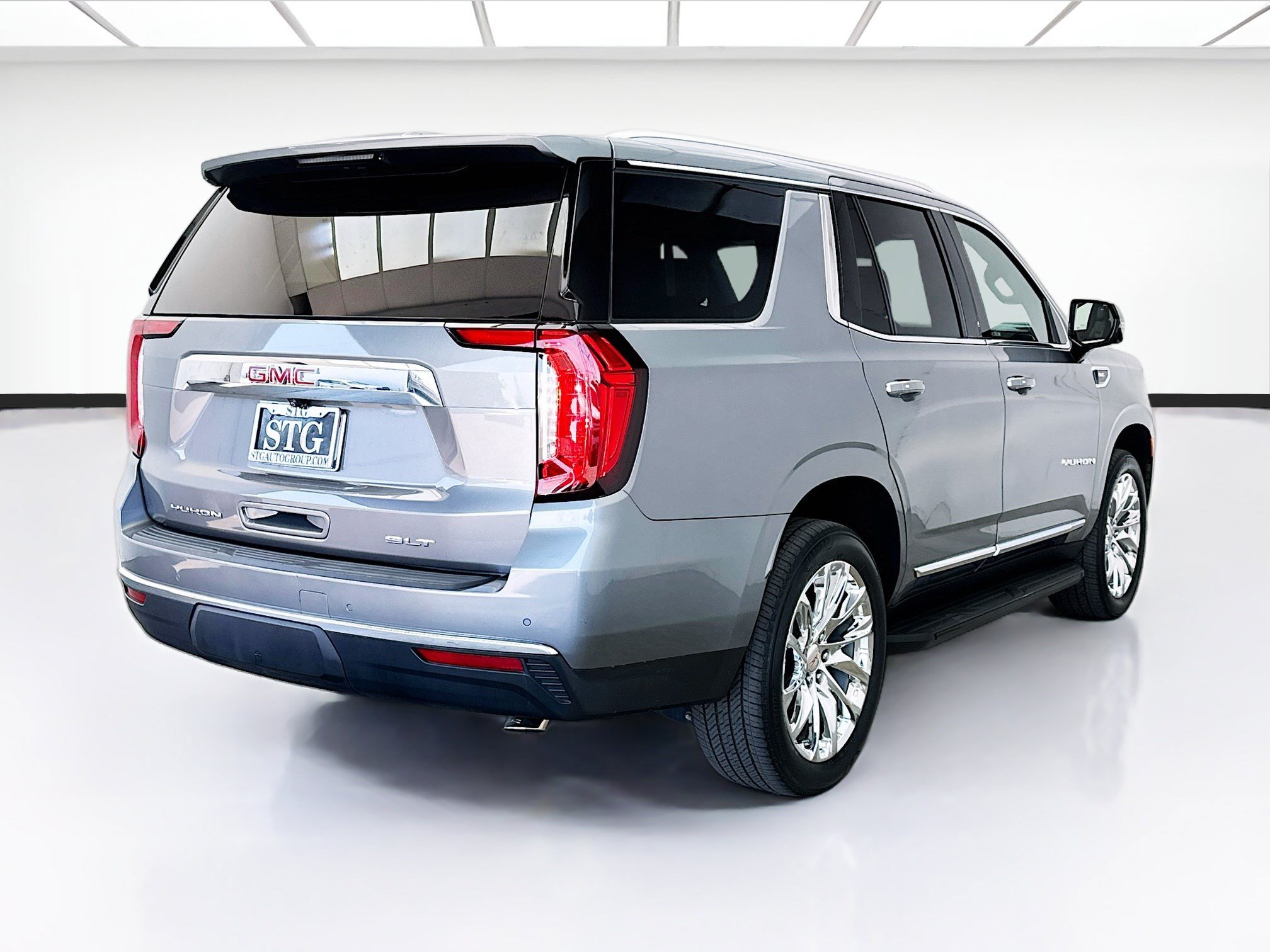 Used 2021 GMC Yukon SLT w/ SLT Luxury Plus Package RWD image 4
