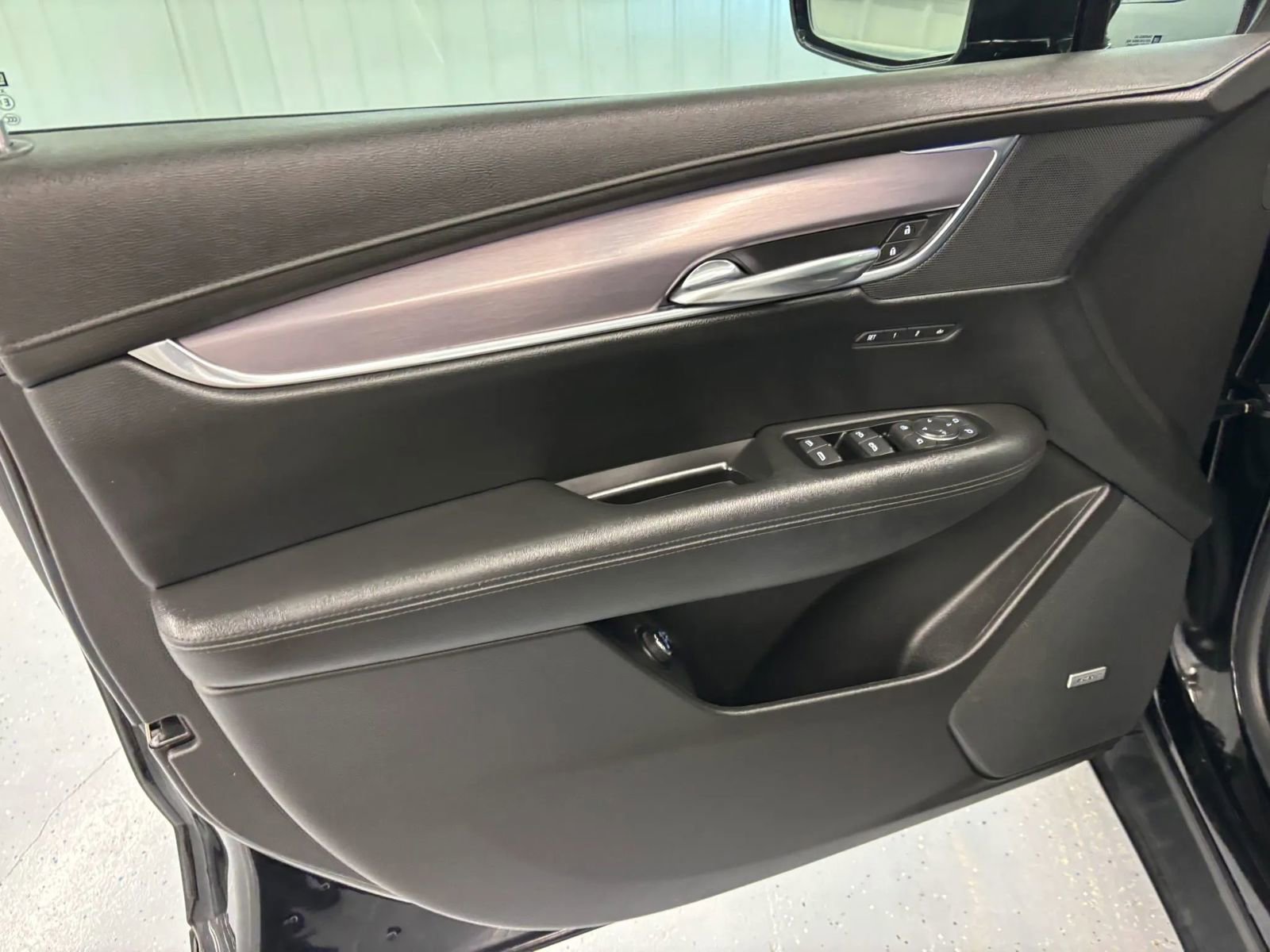 Used 2017 Cadillac XT5 Premium Luxury w/ LPO, Wheel Lock Package image 36