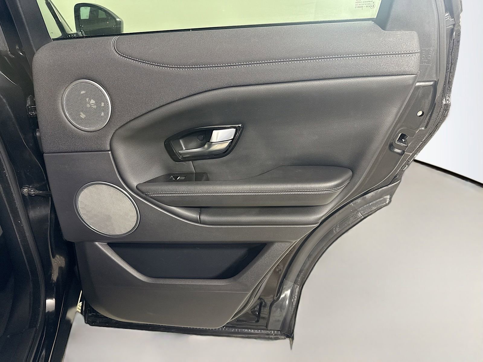 Used 2017 Land Rover Range Rover Evoque SE Premium image 24