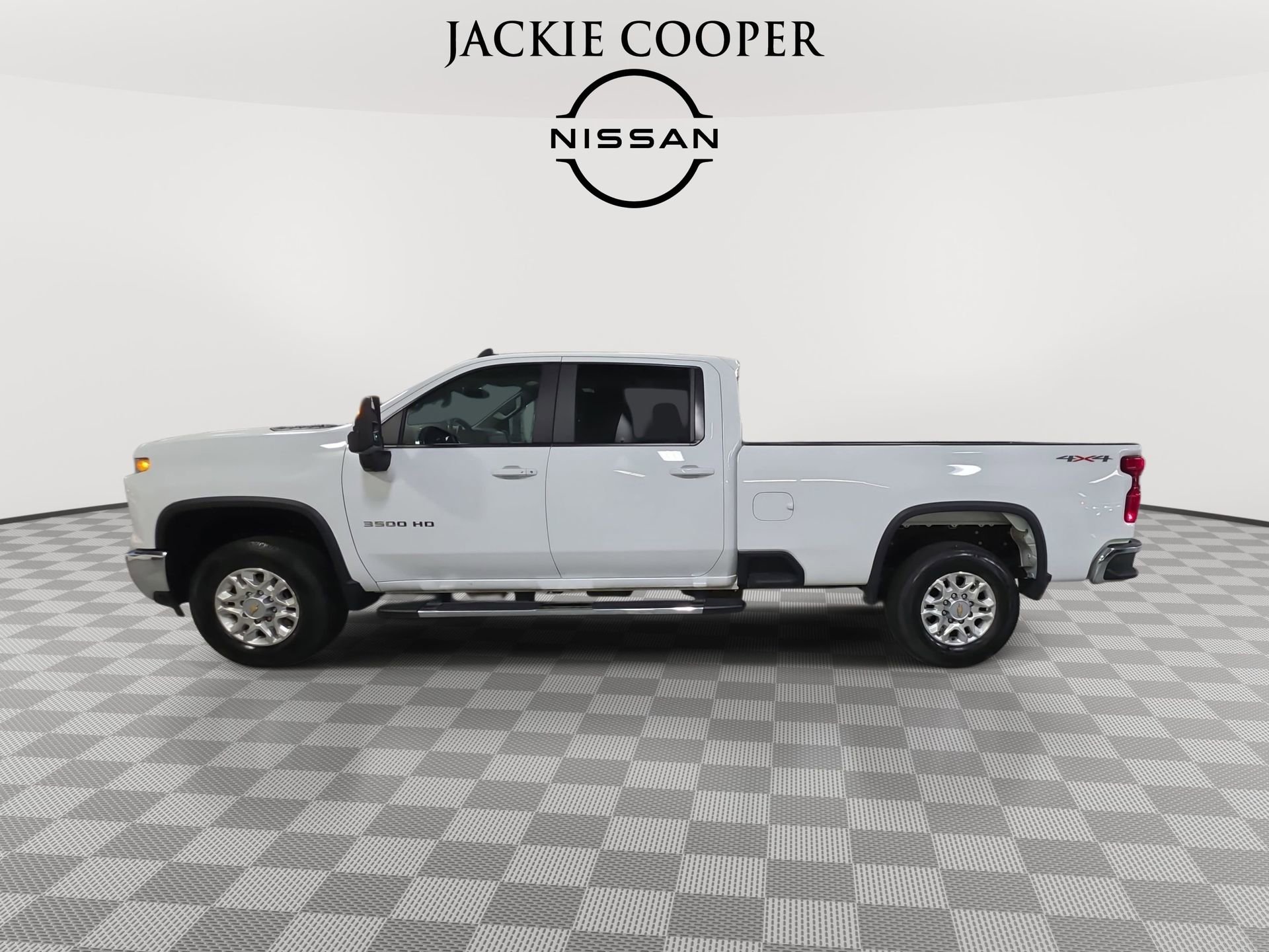 Used 2025 Chevrolet Silverado 3500 LT w/ Safety Package image 8