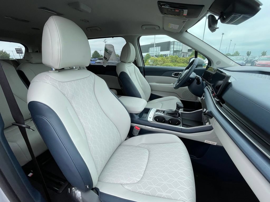 New 2026 Kia Carnival EX FWD image 31
