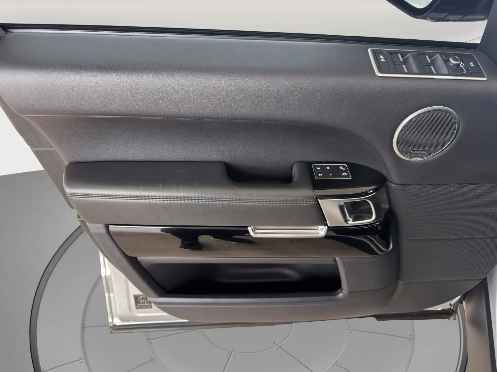 Used 2017 Land Rover Range Rover HSE image 12