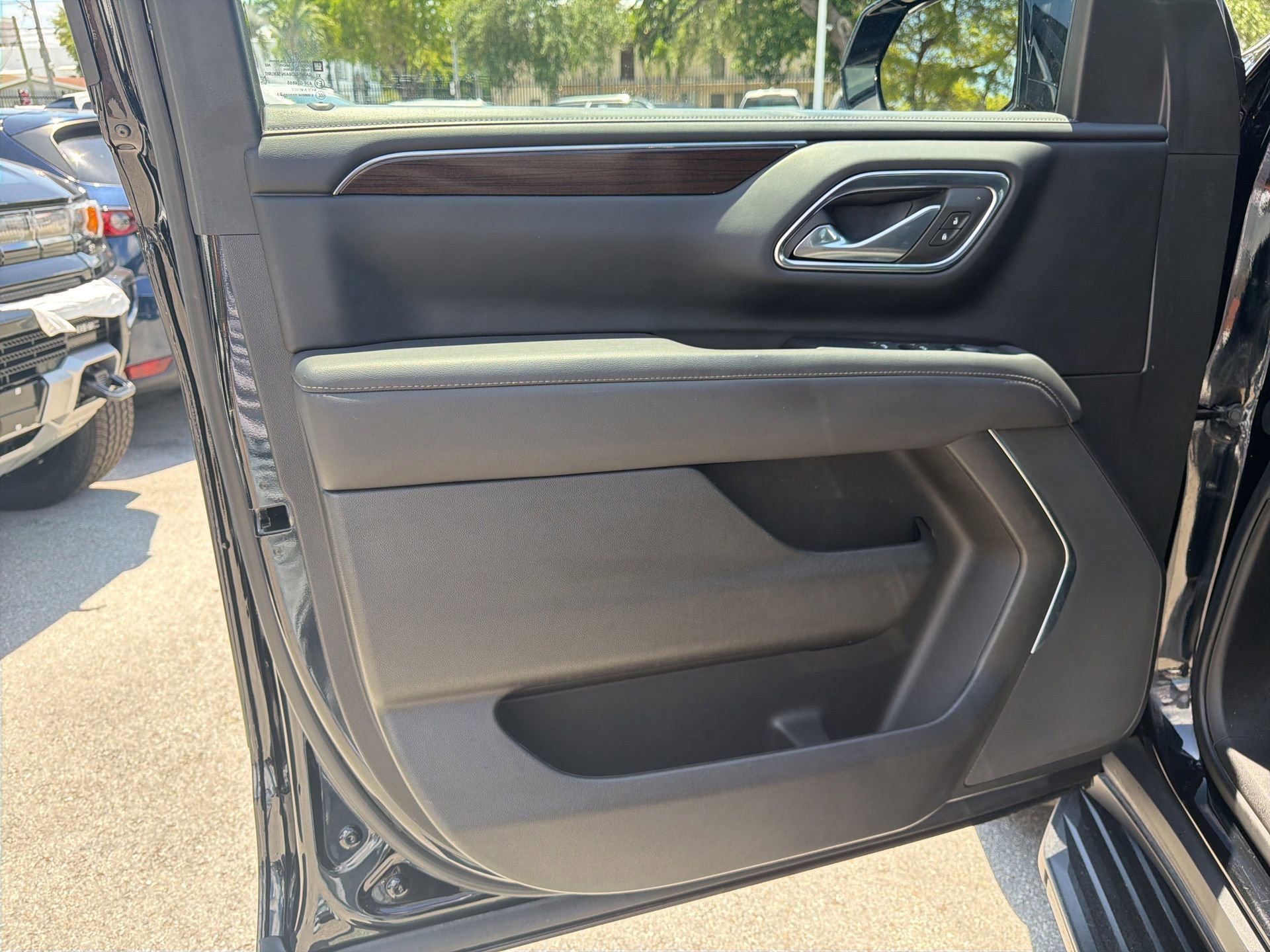 Used 2023 GMC Yukon SLE w/ Gmc Pro Safety Plus Package RWD image 25