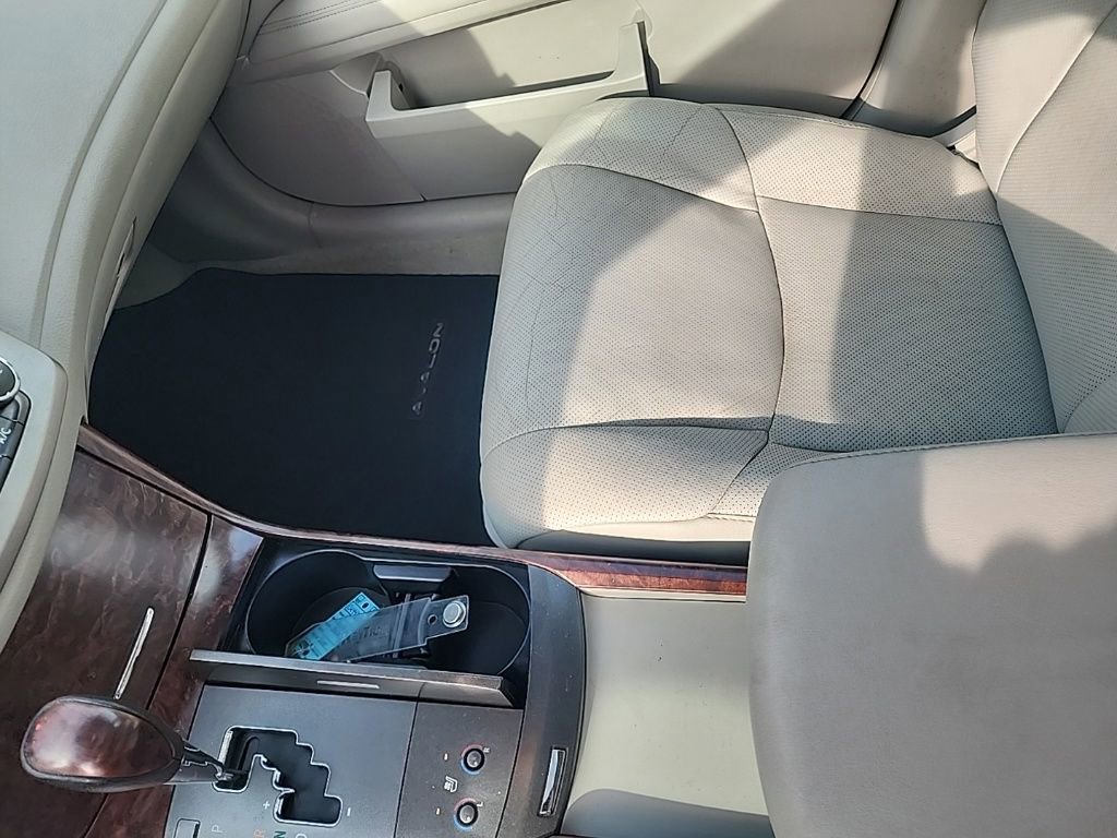Used 2012 Toyota Avalon Limited image 19