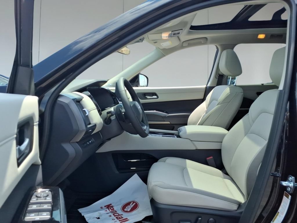 New 2026 Nissan Pathfinder SL w/ SL Premium Package FWD image 15