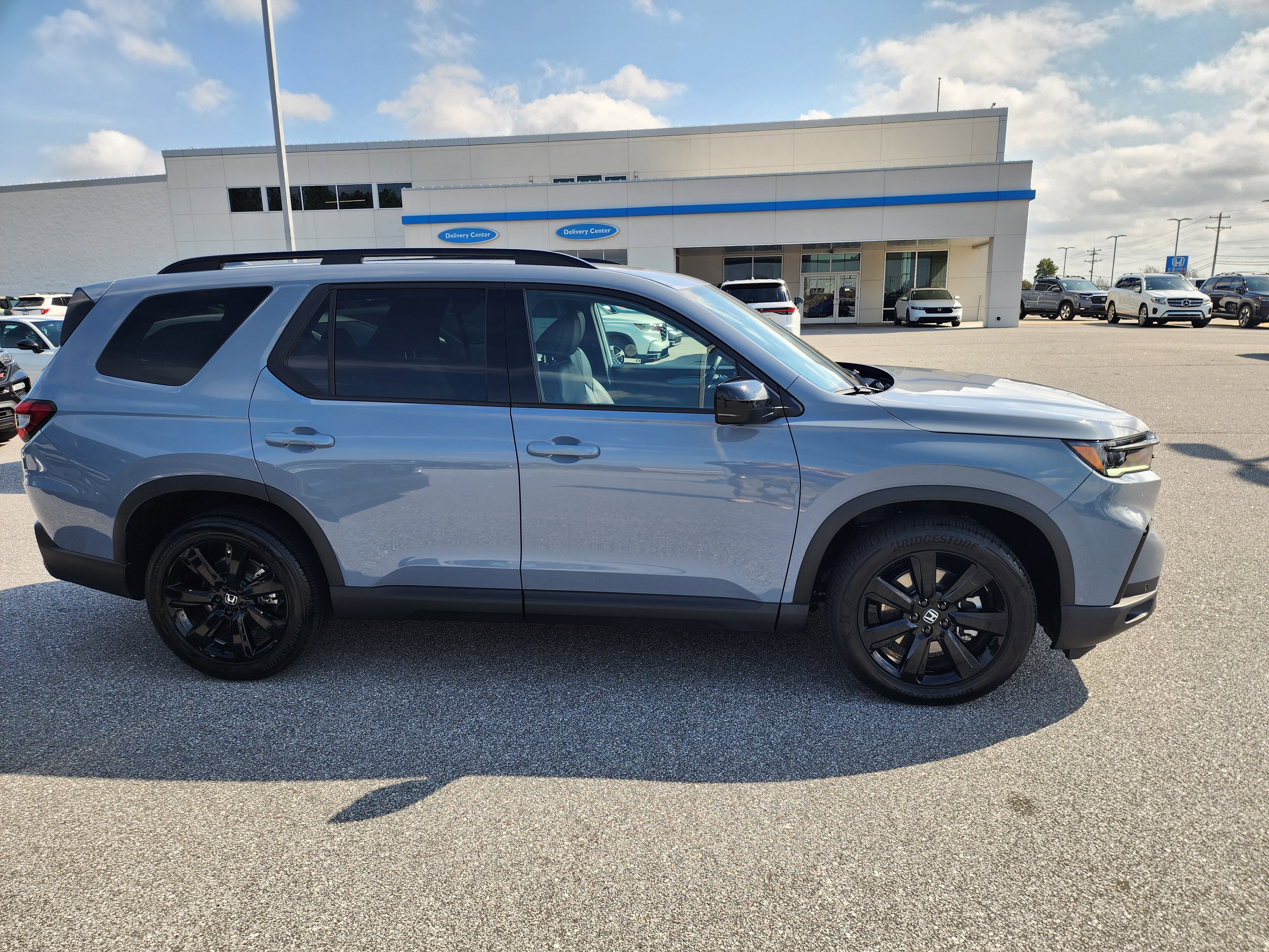 Certified 2025 Honda Pilot Black Edition image 3