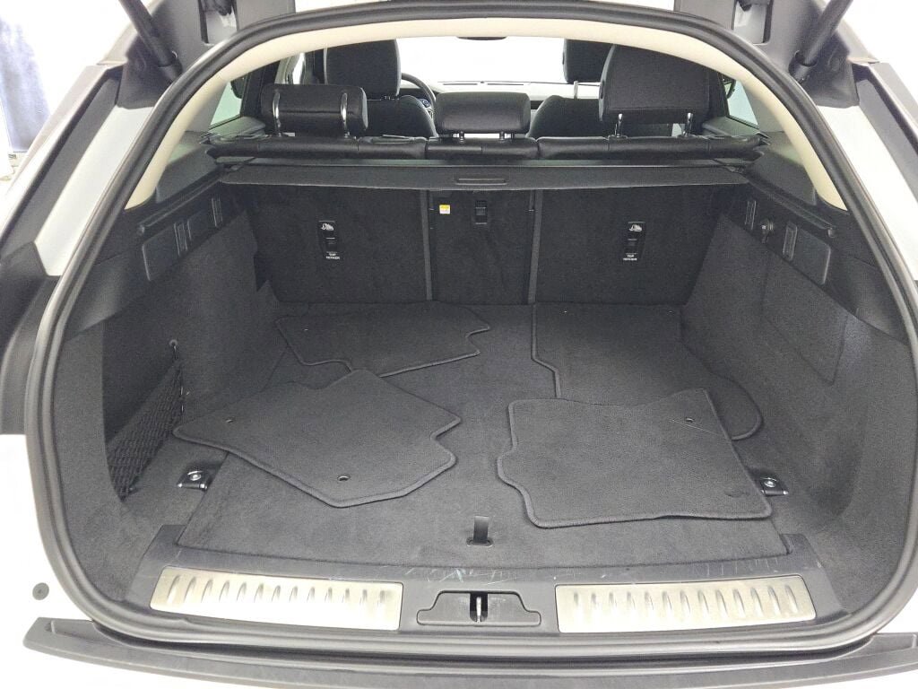 Used 2024 Land Rover Range Rover Velar S image 18