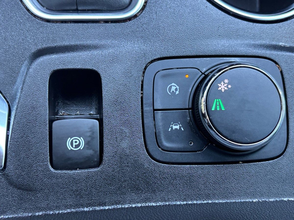 Used 2023 Chevrolet Traverse LT image 31