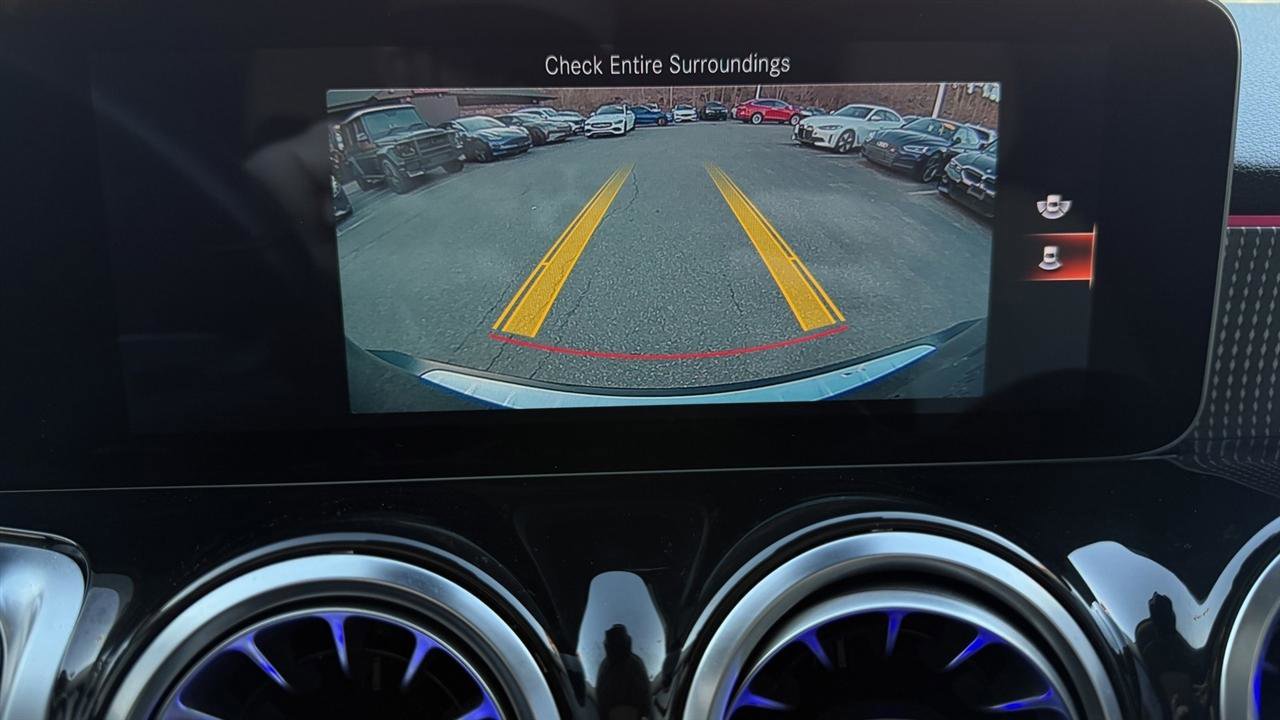 Used 2021 Mercedes-Benz GLB 250 4MATIC w/ Premium Package image 70