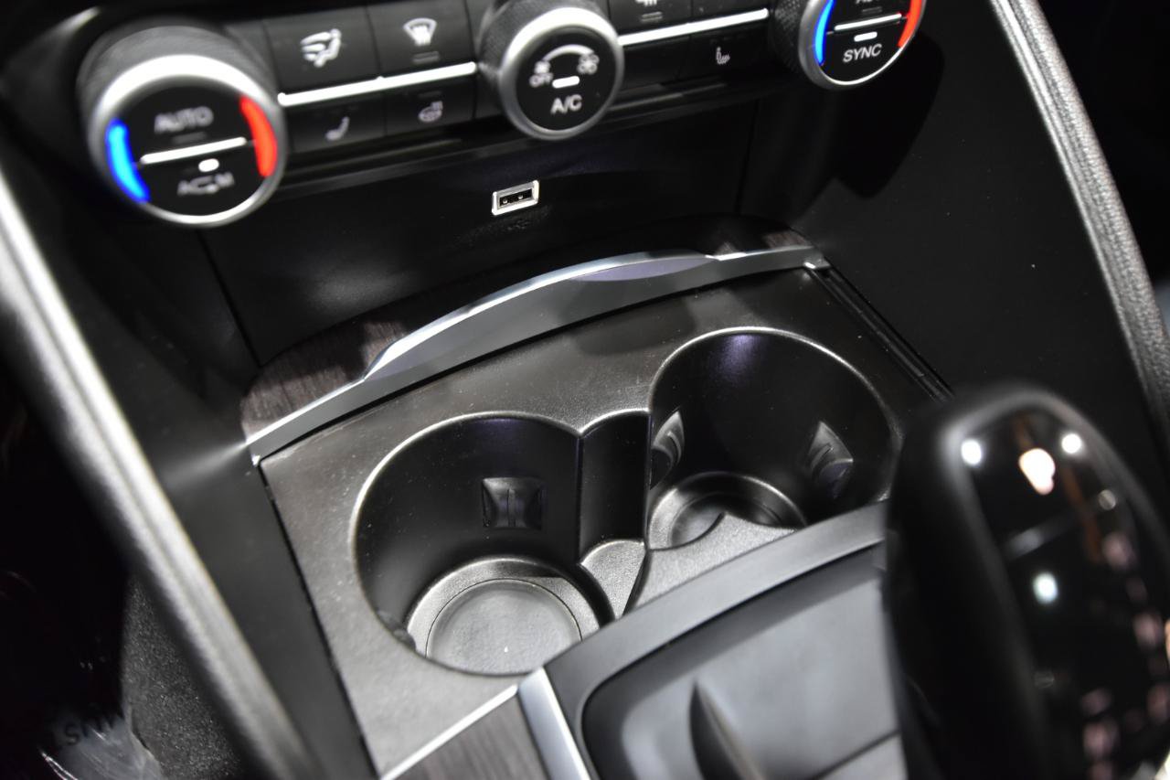 Used 2019 Alfa Romeo Giulia Ti AWD/4WD image 26