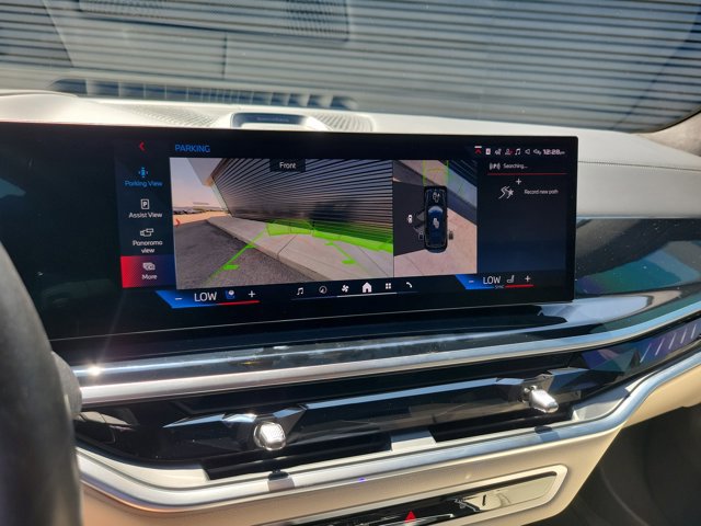 Used 2024 BMW X7 M60i AWD/4WD image 31