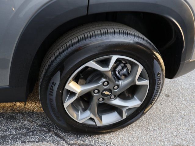 Certified 2025 Chevrolet Trax LT w/ LT Convenience Package image 31