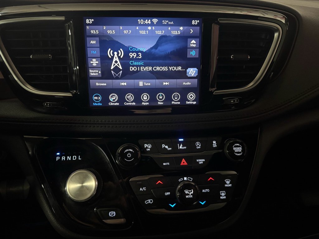 Used 2020 Chrysler Pacifica Limited image 33