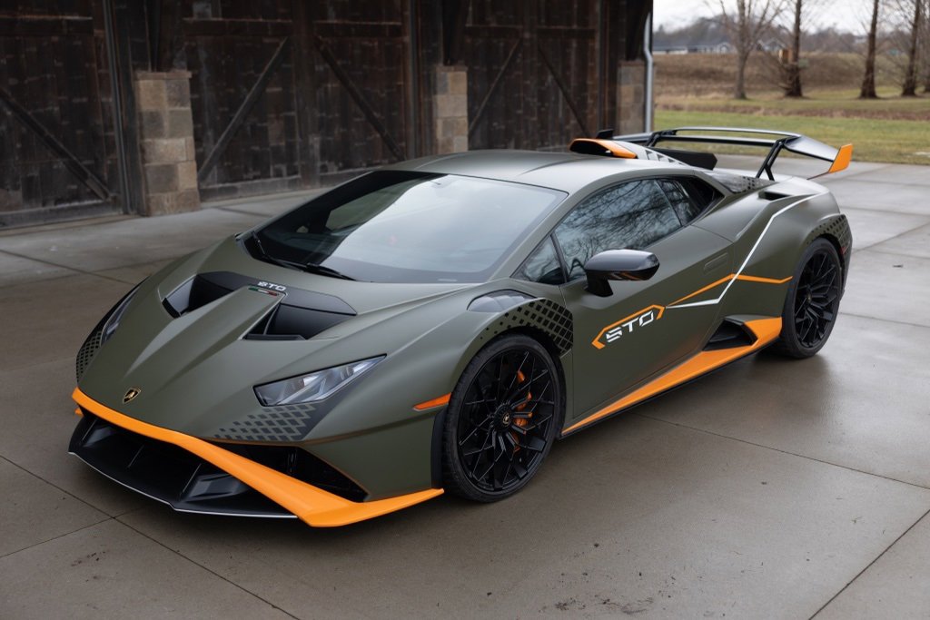 Used 2022 Lamborghini Huracan STO image 19