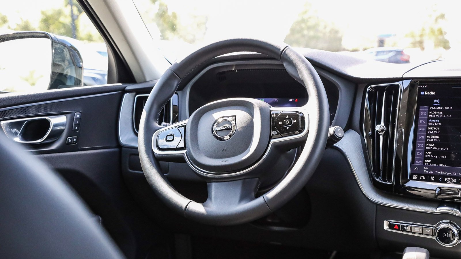 Used 2025 Volvo XC60 B5 Plus w/ Climate Package image 15