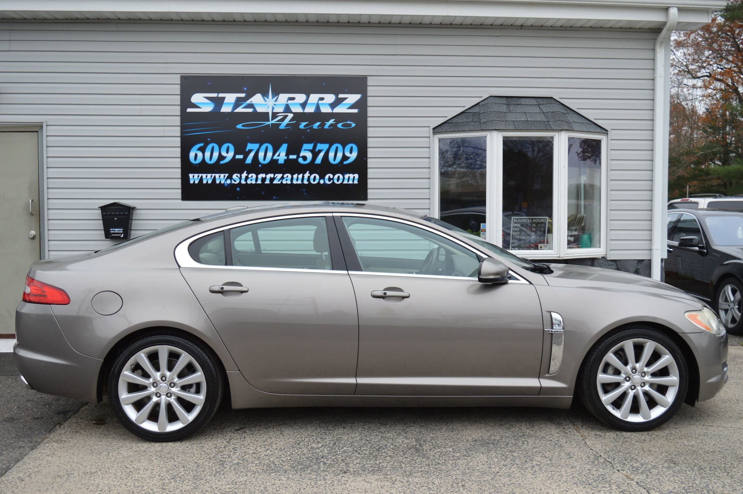 Used 2010 Jaguar XF Premium image 6